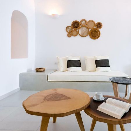 Iriana Suites Фира Екстериор снимка