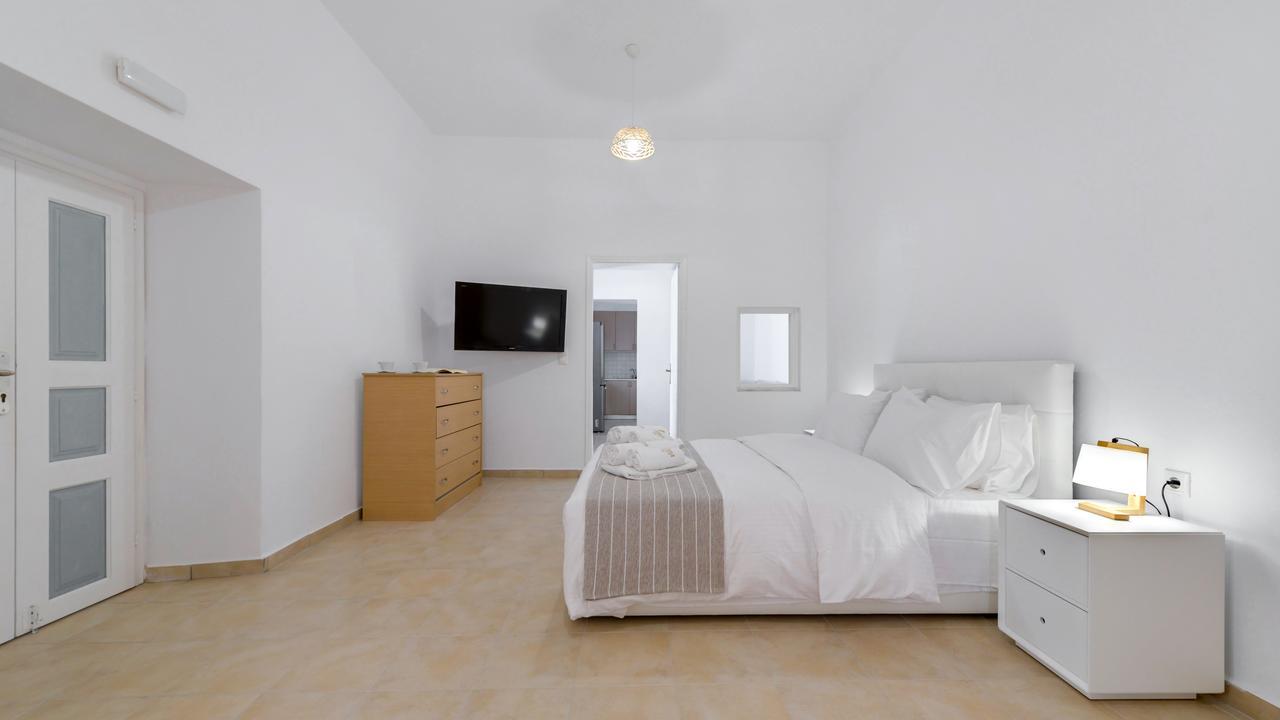 Iriana Suites Фира Екстериор снимка