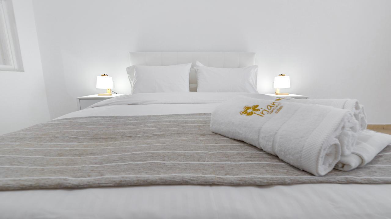 Iriana Suites Фира Екстериор снимка