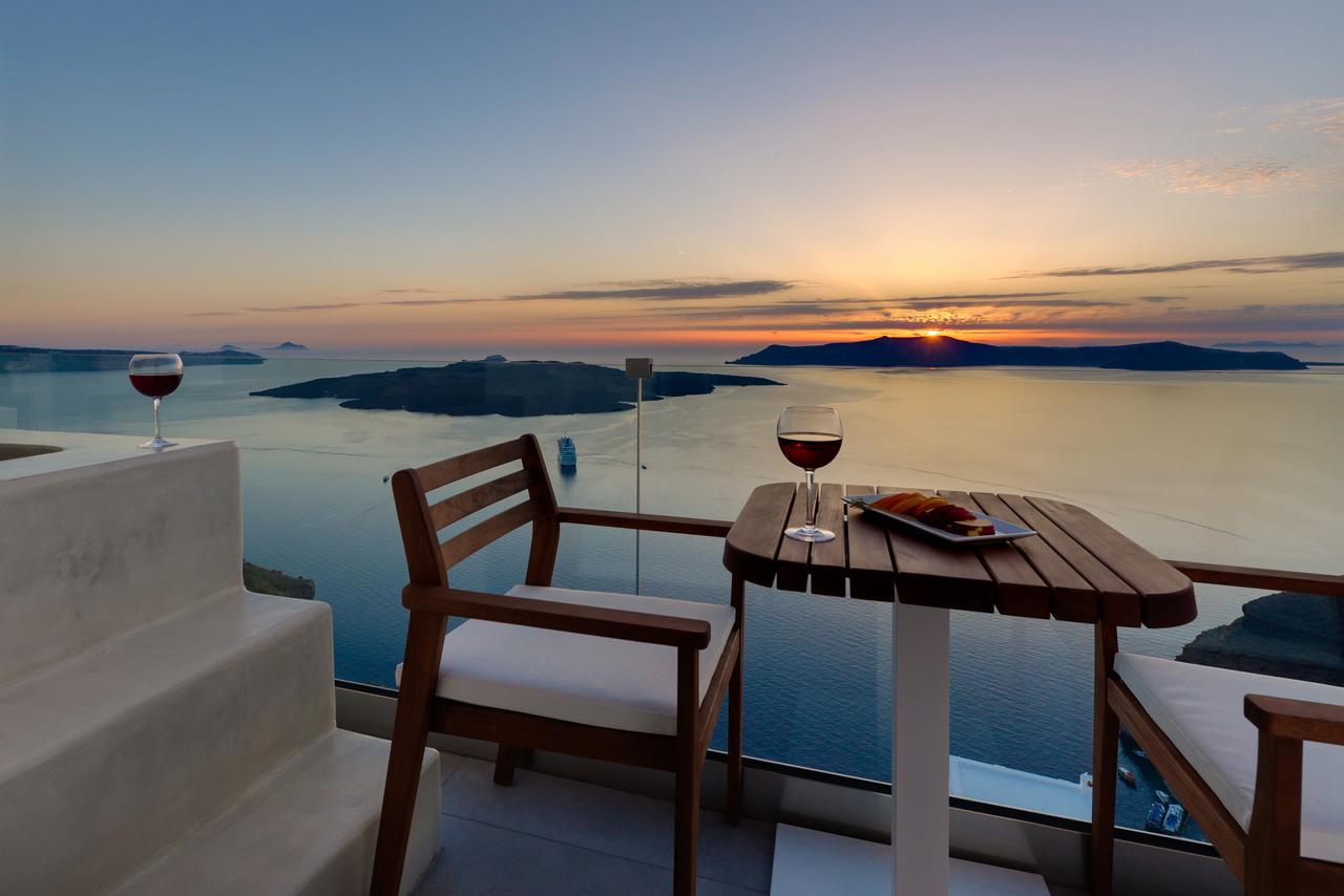 Iriana Suites Фира Екстериор снимка