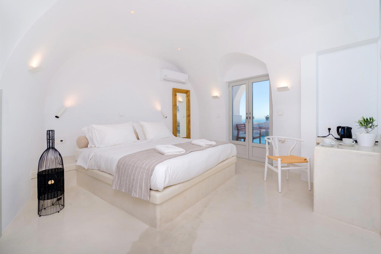 Iriana Suites Фира Екстериор снимка