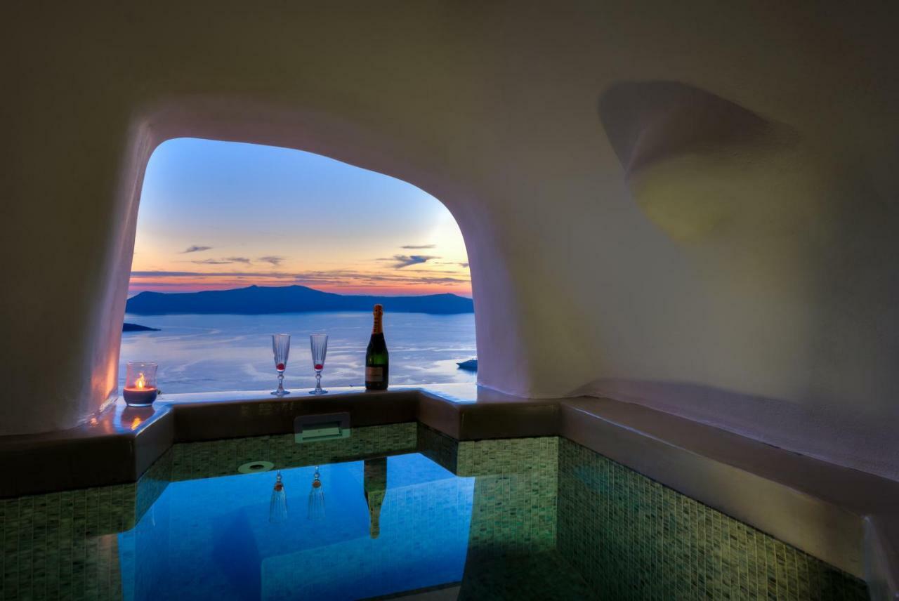 Iriana Suites Фира Екстериор снимка