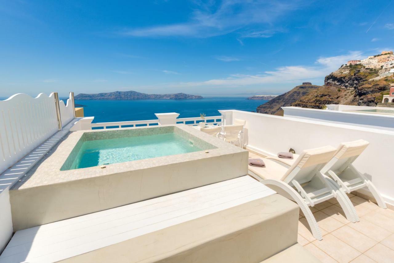 Iriana Suites Фира Екстериор снимка
