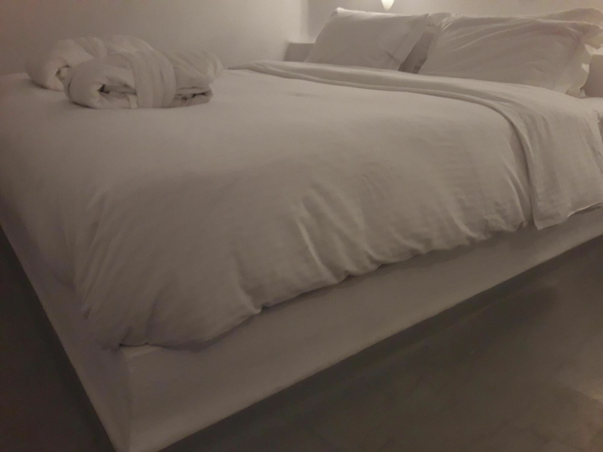 Iriana Suites Фира Екстериор снимка